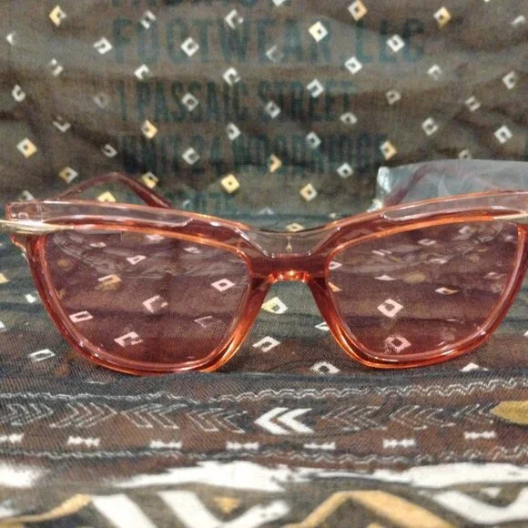 Derek Lam Vivian Pink Sunglasses - Picture 5 of 9